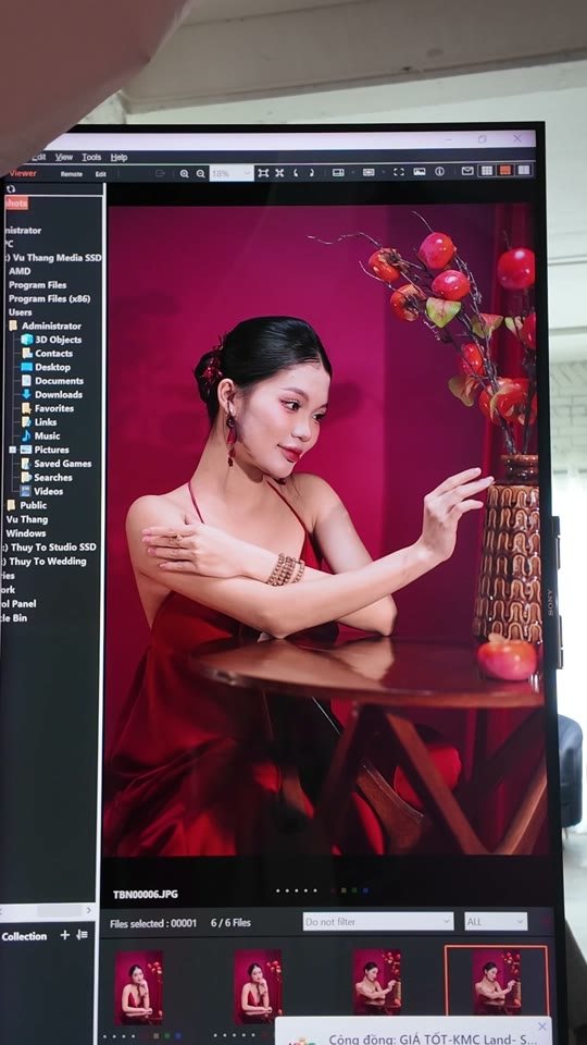 Váy lụa đỏ, phông đỏ, quả đỏ — mẹ bầu biến hình và xem ảnh ngay trên máy