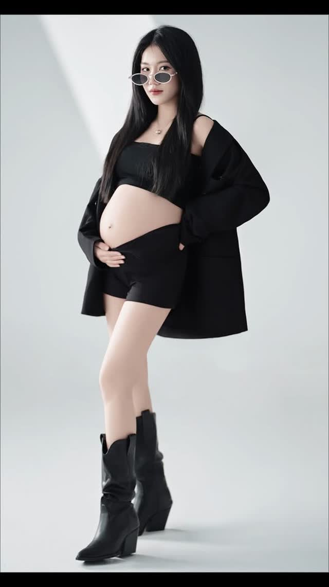 Khoảnh khắc mẹ bầu tại studio