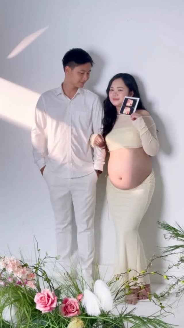 Khoảnh khắc mẹ bầu tại studio