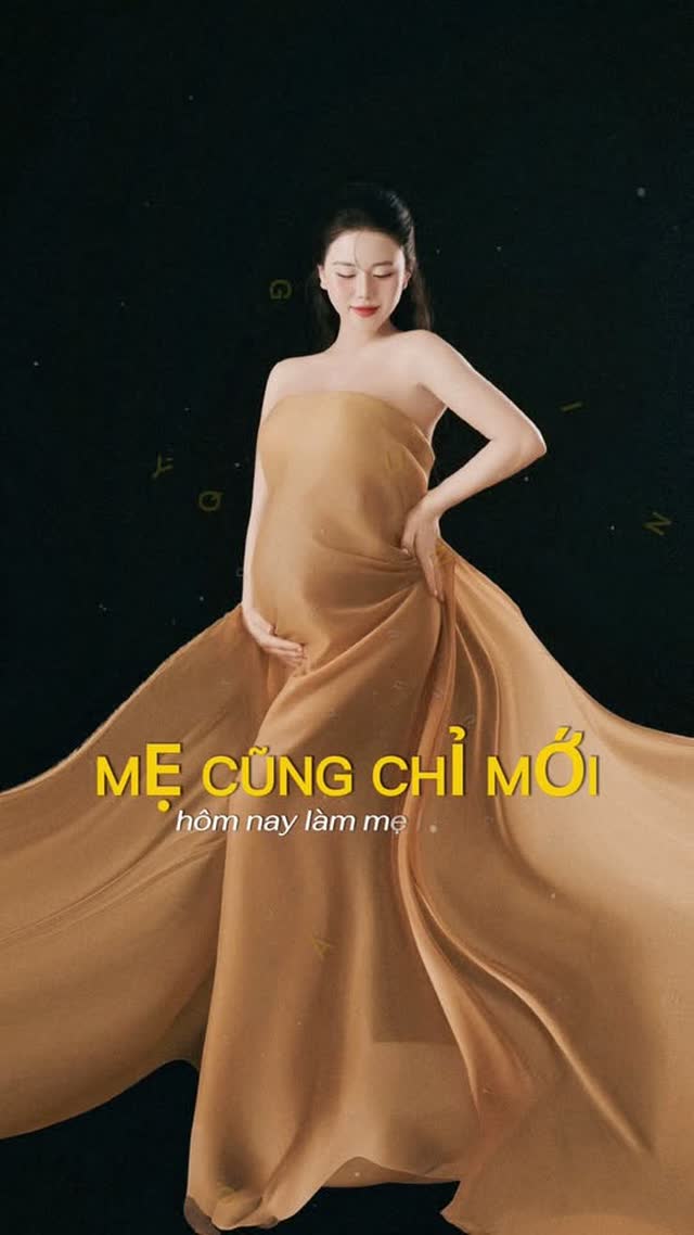 Khoảnh khắc mẹ bầu tại studio