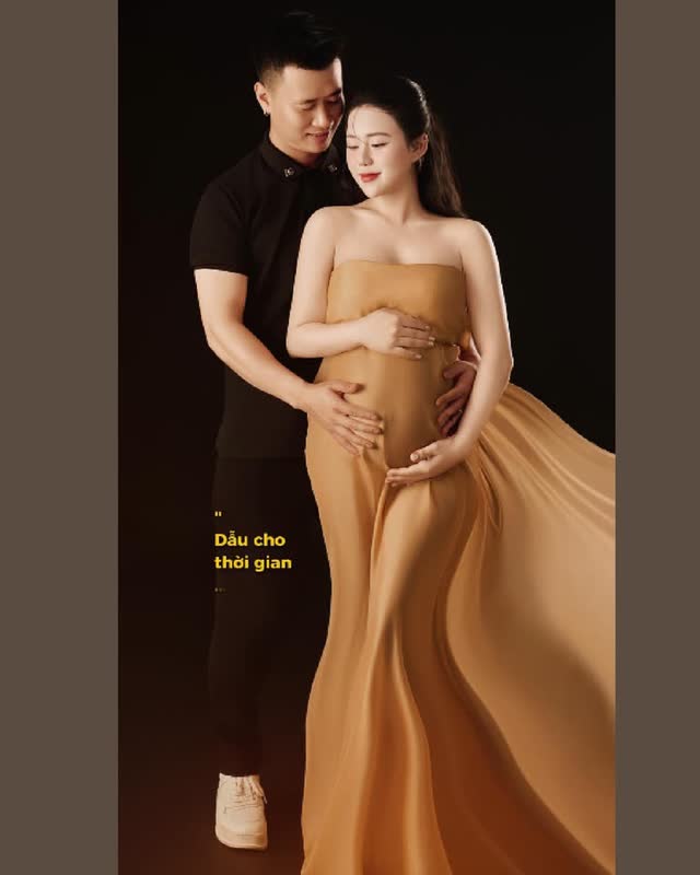 Khoảnh khắc mẹ bầu tại studio