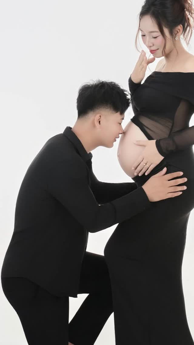 Khoảnh khắc mẹ bầu tại studio