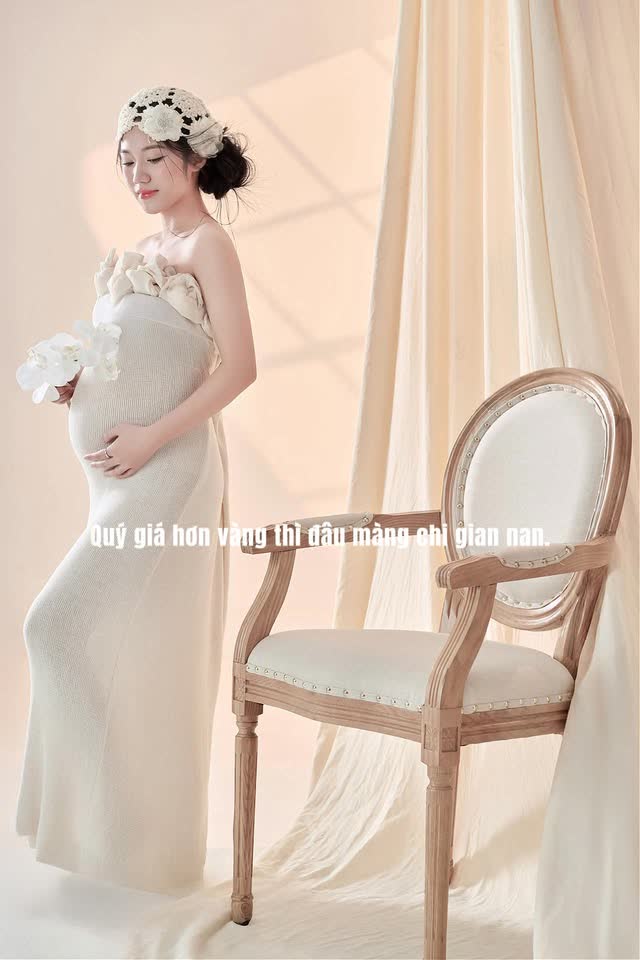 Khoảnh khắc mẹ bầu tại studio