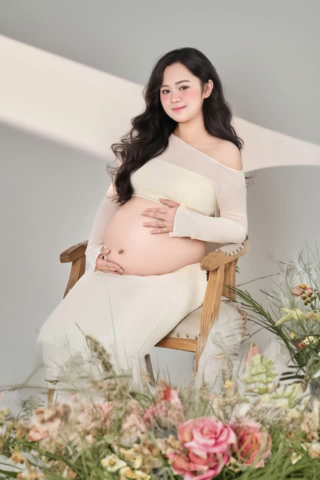 Khoảnh khắc mẹ bầu tại studio