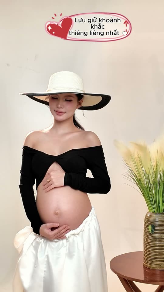 Mẹ bầu và chiếc mũ vành rộng